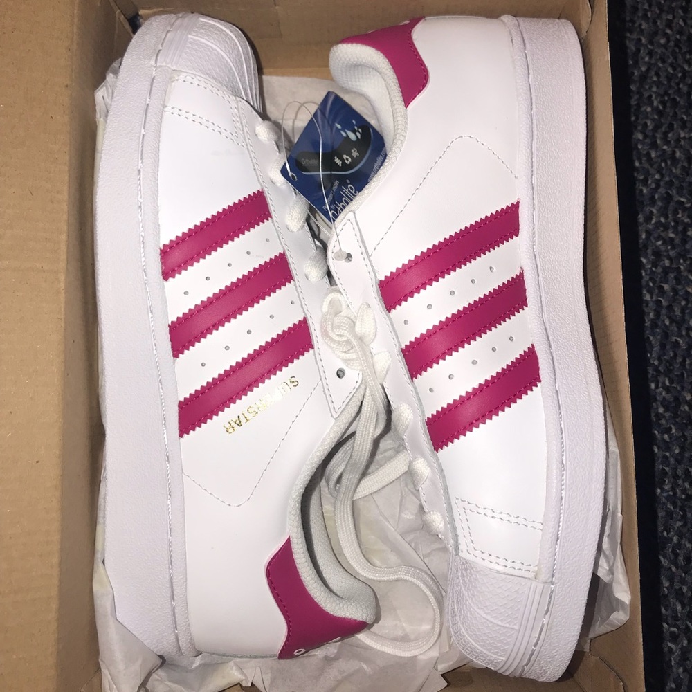 Adidas pink superstar